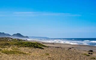 Walk the beautiful beaches of Oregon with fellow women travelers and Canyon Calling