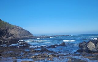 Women Traveling Adventure Tours to the rocky Oregon Coast