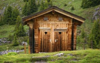 Hike to and overnight at alpine hut in the Swiss Alps with fellow women travelers